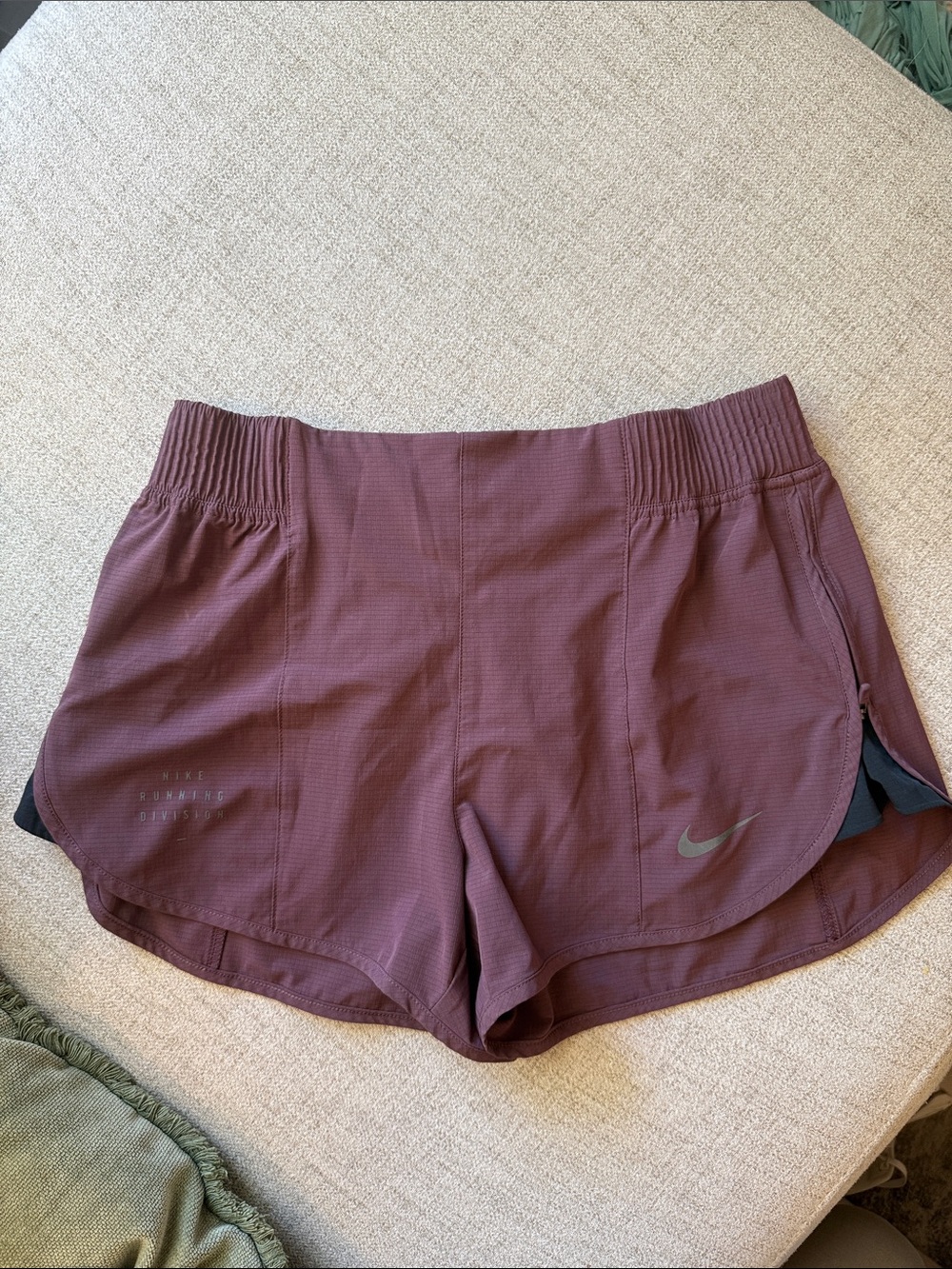 Nike Running Division Performance Running Shorts - unique featues